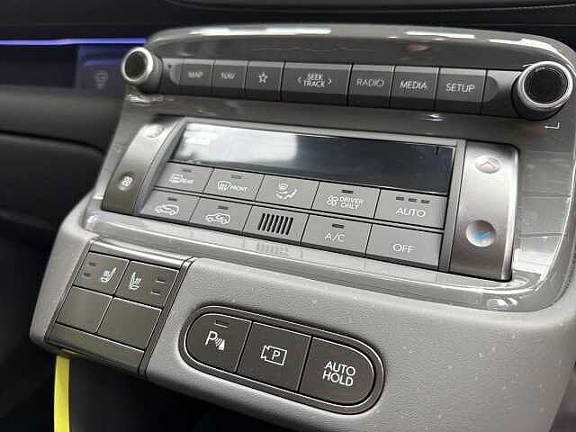 Hyundai INSTER 85kW Cross 49kWh 5dr Auto Matte - Amazons green