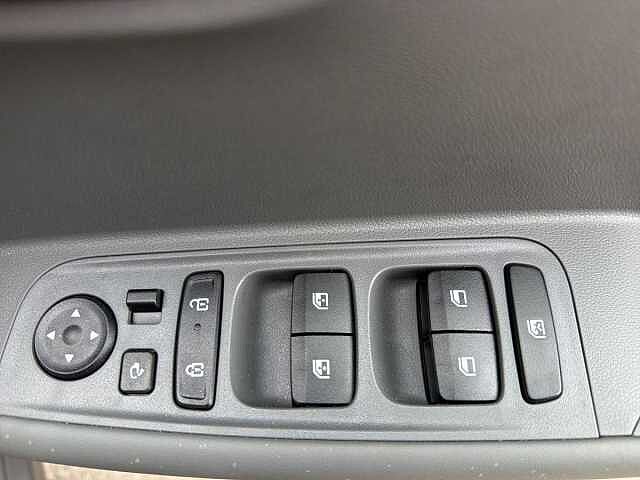 Hyundai INSTER 85kW Cross 49kWh 5dr Auto Matte - Amazons green