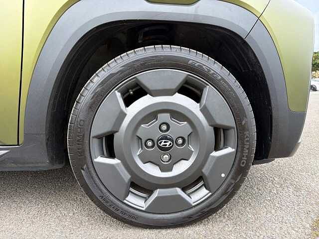 Hyundai INSTER 85kW Cross 49kWh 5dr Auto Matte - Amazons green