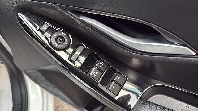 Hyundai ix20 1.6 SE Nav Hatchback 5dr Petrol Manual Euro 6 (125 ps)