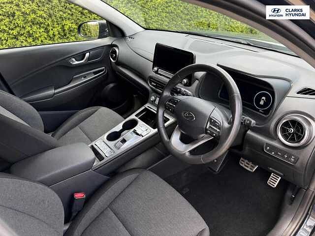 Hyundai KONA 64kWh Premium SUV 5dr Electric Auto (10.5kW Charger) (204 ps) Black