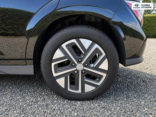 Hyundai KONA 64kWh Premium SUV 5dr Electric Auto (10.5kW Charger) (204 ps) Black