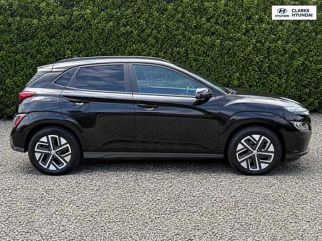 Hyundai KONA 64kWh Premium SUV 5dr Electric Auto (10.5kW Charger) (204 ps) Black