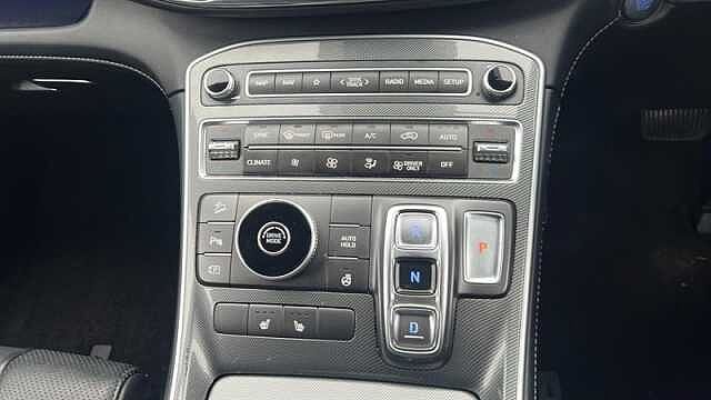 Hyundai SANTA FE 1.6 h T-GDi Premium SUV 5dr Petrol Hybrid Auto Euro 6 (s/s) (230 ps) Black