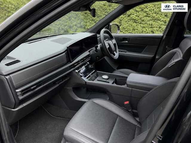 Hyundai SANTA FE 1.6 T-GDi 13.8kWh Calligraphy SUV 5dr Petrol Plug-in Hybrid Auto 4WD Euro 6 (s/s Black
