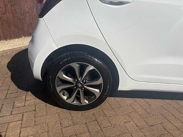 Hyundai i10 1.0 Play Hatchback 5dr Petrol Manual Euro 6 (67 ps)