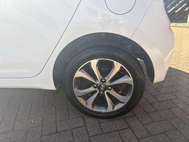 Hyundai i10 1.0 Play Hatchback 5dr Petrol Manual Euro 6 (67 ps)