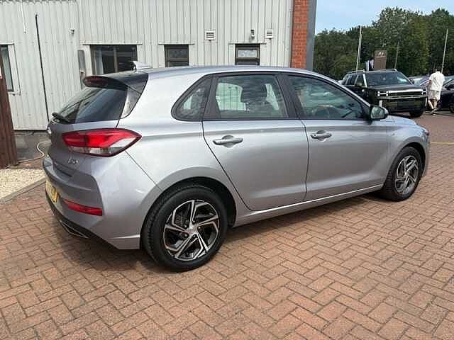 Hyundai i30 1.0 T-GDi MHEV SE Connect Hatchback 5dr Petrol Hybrid DCT Euro 6 (s/s) (120 ps)