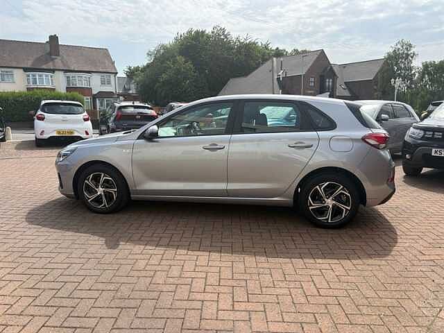 Hyundai i30 1.0 T-GDi MHEV SE Connect Hatchback 5dr Petrol Hybrid DCT Euro 6 (s/s) (120 ps)