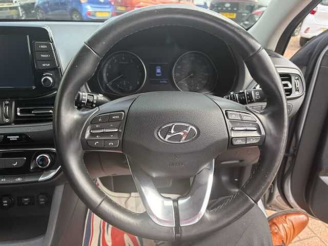 Hyundai i30 1.0 T-GDi MHEV SE Connect Hatchback 5dr Petrol Hybrid DCT Euro 6 (s/s) (120 ps)
